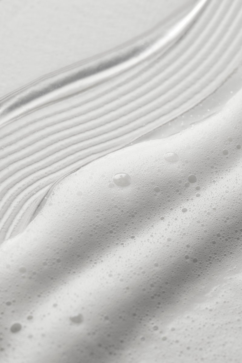 belifusa's tweet photo. A new way to double cleanse 🫧

Aqua Bomb Pore Refresh is a gentle, pH balanced formula with hyaluronic acid, squalene and centella asiatica extract

It transforms from oil-to-foam to help dissolve SPF and makeup while gently and deeply cleansing pores

Only at @ultabeauty https://t.co/AkDonrNB7n