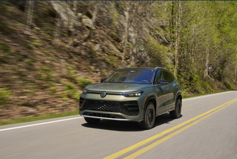 AllstateArena's tweet photo. Every show deserves a grand entrance.
#VW #VWPartner #VWTiguan https://t.co/YHCPCwKlZC