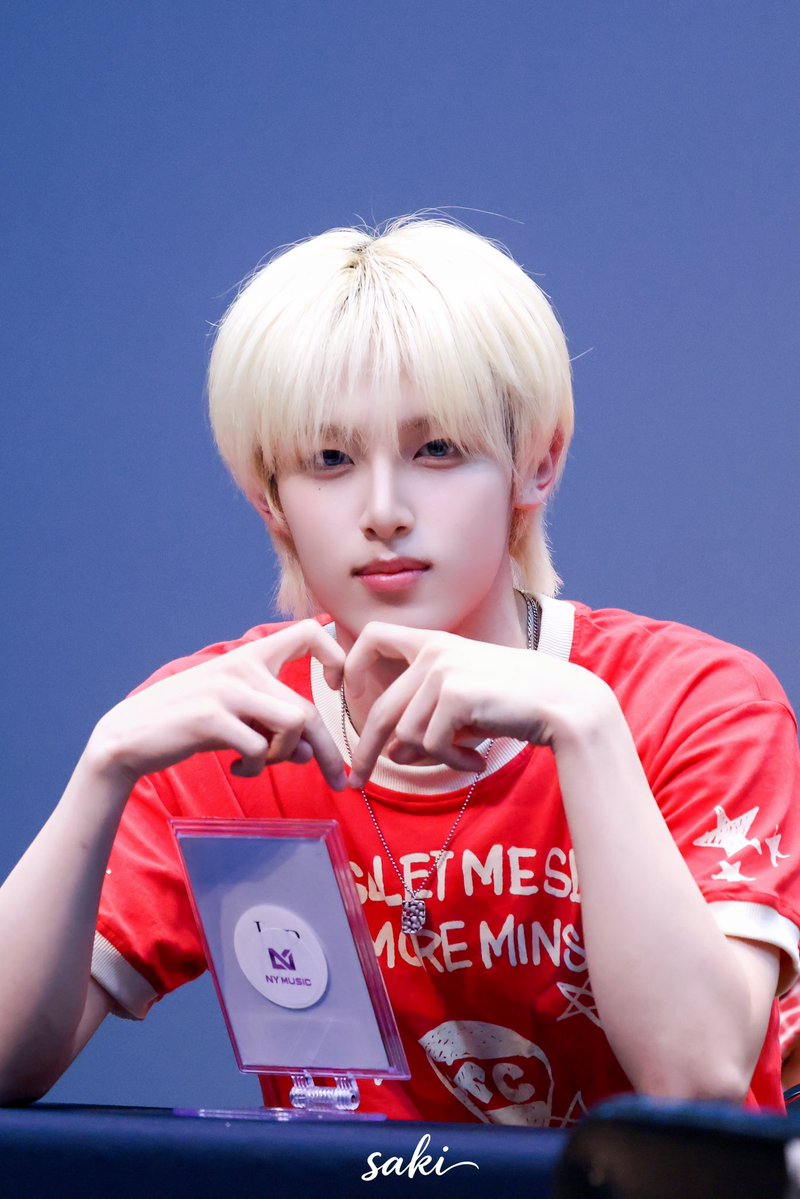 sakisato0921's tweet photo. 260729 NY 팬사인회

#마사토 #マサト #masato #青柳将翔 #베이온 #vayonn https://t.co/79sTsTqTrk