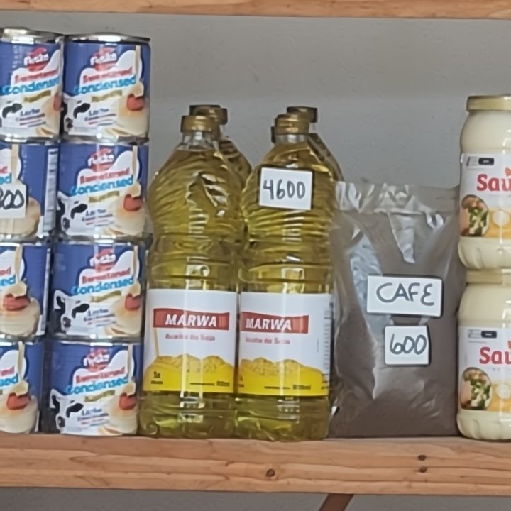 MagJorgeCastro's tweet photo. El aceite se ha convertido en el nuevo medidor de la inflación descontrolada en Cuba.

Con precios que ya oscilan entre 4.000 y hasta 5.000 pesos, comprar un solo pomo cuesta más que el salario mínimo de 3.210 CUP aprobado recientemente por el régimen.

¿A cuánto llegará cuando los 42.500 millones de pesos destinados al "aumento" salarial comiencen a circular por la economía cubana?