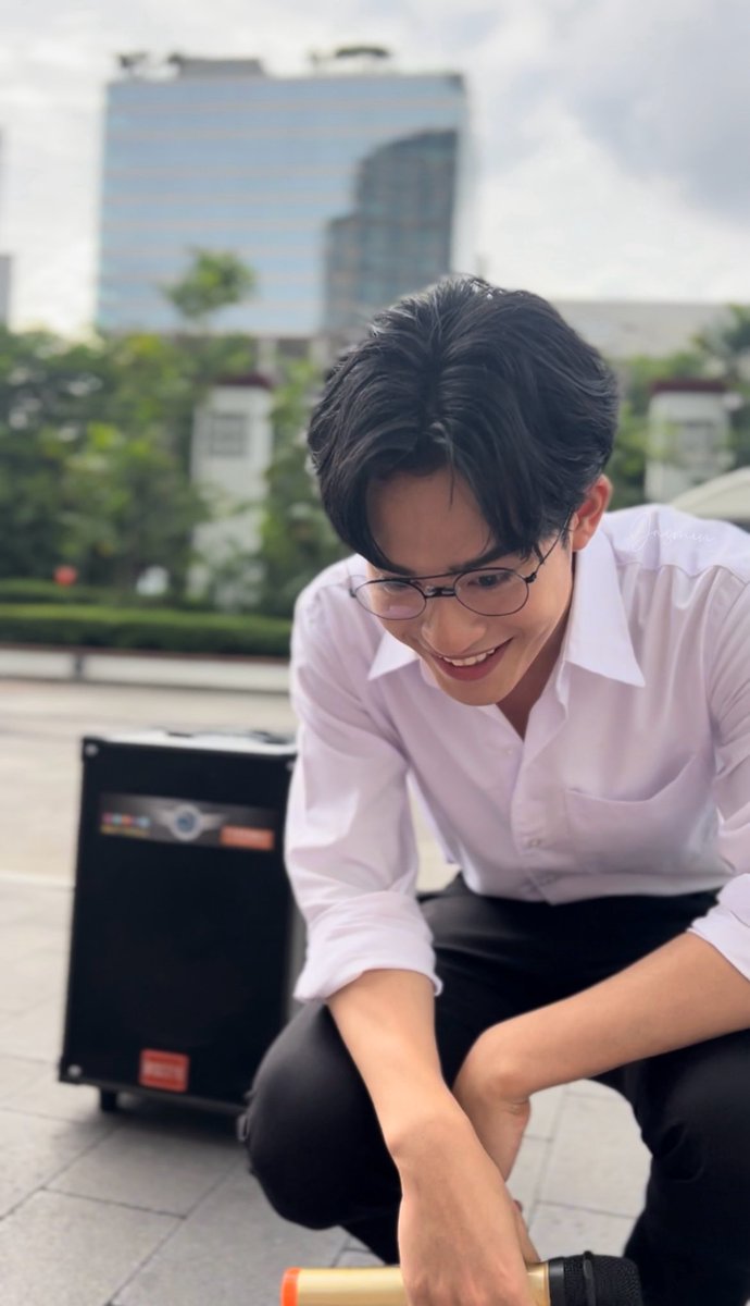 mellowbb1a's tweet photo. สุขสันต์วันเกิดนะพี่โค้ด ยังจำความรู้สึกวันแรกที่ได้เจอบาร์โค้ดได้ดีว่าเรามีความสุขมากขนาดไหนตั้งแต่วันแรกนั้นจนถึงวันนี้ก็4ปีแล้วเวลาผ่านไปเร็วมากๆเลยเนาะ ไม่มีวันไหนที่เราจะรู้สึกอยากเลิกซัพพอร์ตบาร์โค้ดเลยล่ะ จริงๆก็ไม่รู้จะอวยพรอะไรเลยแกใช้ชีวิตได้ดีอยู่แล้ว ที่อยากบอกก็คงเป็นอยากเห็นแกยิ้มเยอะๆ กินอิ่มนอนหลับ ไม่เจ็บป่วย มีเวลาได้ใช้ชีวิตในแบบที่ควรจะเป็น ได้ทำในสิ่งที่รักไปเรื่อยๆ ไม่ว่าจะเส้นทางไหนก็จะยังมีเราและน้องหน่วยคอยซัพพอร์ตเสมอ อยู่ตรงนี้ให้เราได้รักแกไปเรื่อยๆเลยนะ ยังคงยืนยันคำเดิมเสมอว่าการได้รู้จักและมารักบาร์โค้ดเป็นเรื่องที่โชคดีที่สุดในชีวิตเราเลยจริงๆ ยังคงเป็นแกทุกครั้งที่มีผลต่อความรู้สึกเรามากๆ เพราะงั้นมีความสุขให้มากๆนะครับถ้าบาร์โค้ดมีความสุขเราก็จะมีความสุขเหมือนกัน ขอบคุณที่เกิดมานะ อยู่ให้เราอวยพรแกแบบนี้ไปทุกๆปีเลยนะ ภูมิใจในตัวบาร์โค้ดเสมอเลย สัญญากันแล้วนะว่าจะอยู่ได้รักไปนานๆ💜🎂 

HAPPY 22ND BDAY BARCODE

#barcodetin #unit 
#Barcode22ndSymphony