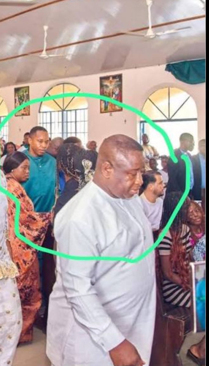 USesay32602's tweet photo. @BBCBreaking We are calling on USA 🇺🇸 ,UK 🇬🇧 EU 🇪🇺 NATO and The UN to please come to the Aid of Sierra Leone 🇸🇱 and we the citizens
Sierra leone and all our institutions are under state captions by EUROPE 🇪🇺 most dangerous drug lords
Please  rescue our nation and extradite this drug lords
@UN https://t.co/oCkosu2U0b
