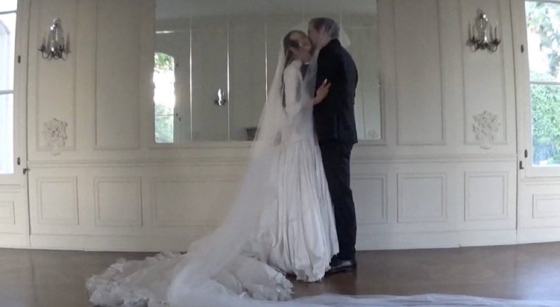 1989healy's tweet photo. I don’t think I’ve ever seen a more beautiful breathtaking wedding shoot im obsessed https://t.co/Y7hRZQOgsj