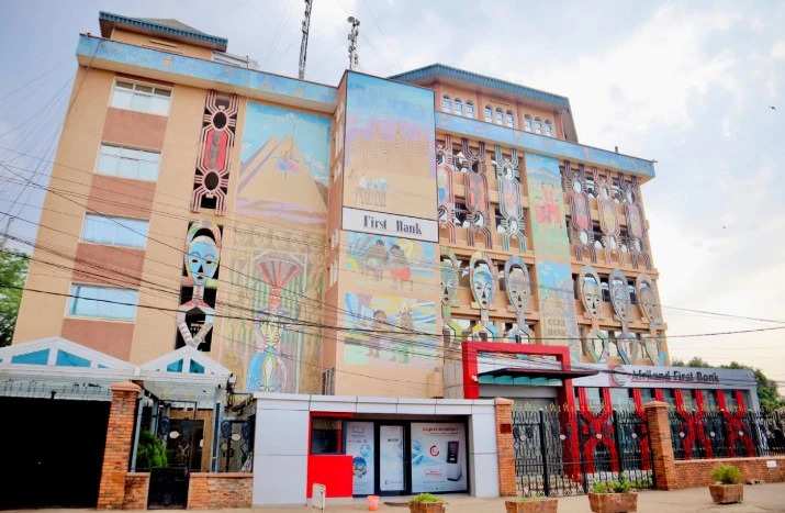 237online's tweet photo. Afriland First Bank recrute des jeunes diplômés à #Bamenda: Un GPA minimum de 3.5, et une seule université ciblée. Afriland First Bank a lancé son Young Graduate Programme le 31 juillet 2026, réservé… https://t.co/dAZ0ldiVSv #Société #AfrilandFirstBank #emploibancaireCameroun https://t.co/3In3G5mEa6