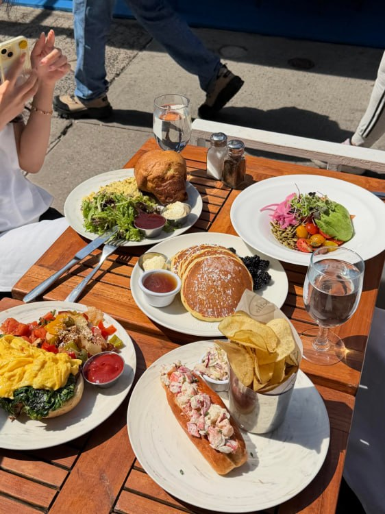 smartbrotherr's tweet photo. Stealing a halday of leisure from the weekday rush I rewarded myself with a brunch full of ritual Looking at the table laden with delicious food and the pancakes on my plate even Tuesday felt exceptionally gentle Slowing down to enjoy food life can actually be very pleasant https://t.co/B2VWQgvLX3