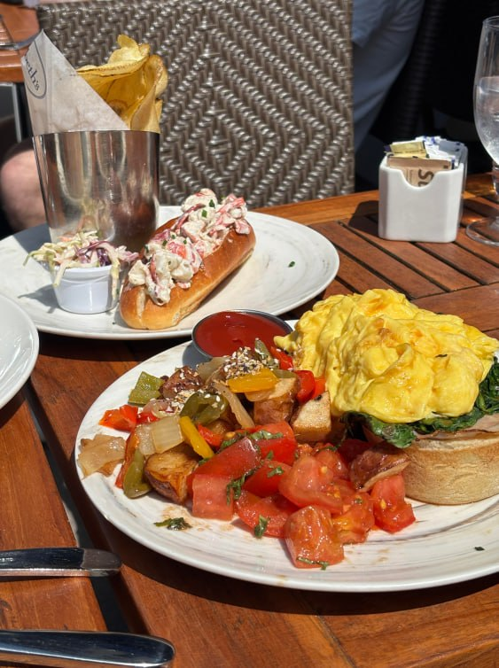 smartbrotherr's tweet photo. Stealing a halday of leisure from the weekday rush I rewarded myself with a brunch full of ritual Looking at the table laden with delicious food and the pancakes on my plate even Tuesday felt exceptionally gentle Slowing down to enjoy food life can actually be very pleasant https://t.co/B2VWQgvLX3