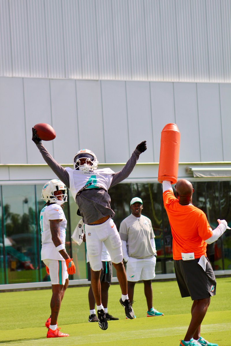 Marcel_LJ's tweet photo. Dolphins wide receivers worked on contested jump balls today, here are a few shots from Tuesday's practice https://t.co/lybGgTVlIi