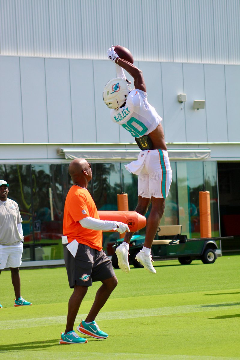 Marcel_LJ's tweet photo. Dolphins wide receivers worked on contested jump balls today, here are a few shots from Tuesday's practice https://t.co/lybGgTVlIi