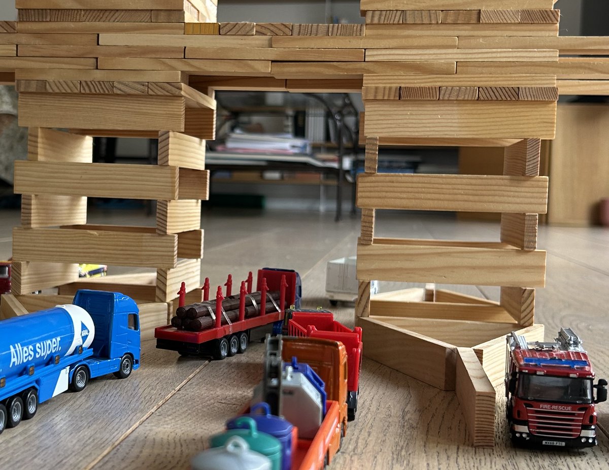 gillespaveau's tweet photo. Nouveaux outils, nouvelle ère, on change de dimension...
Les enfants commencent avec une scène du réel, ils l'ont eux même mise dans @ChatGPT, je reboucle avec une mise en scène dans @argildotai avec un prompt de 5 lignes....  Fini les heures à retoucher sur Photoshop ou FinalCut https://t.co/sIC67fzmsD