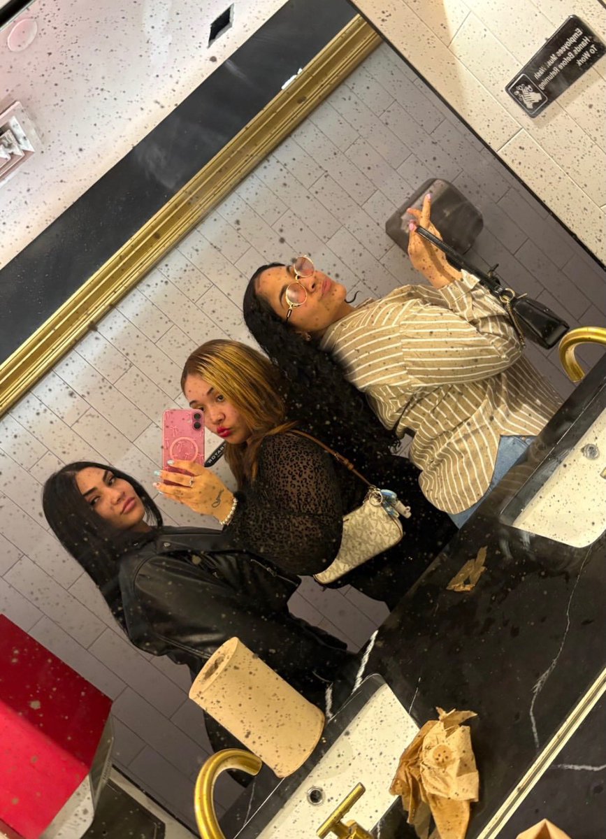 liz5775's tweet photo. Grandma looks so hot 🥵 😅 https://t.co/eZWmoXFlUO