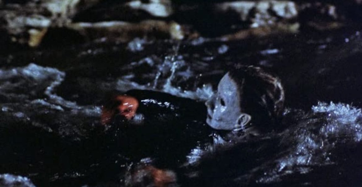 Debra_StrodeH6's tweet photo. Michael Myers can swim?! https://t.co/CCCrGSQSTc