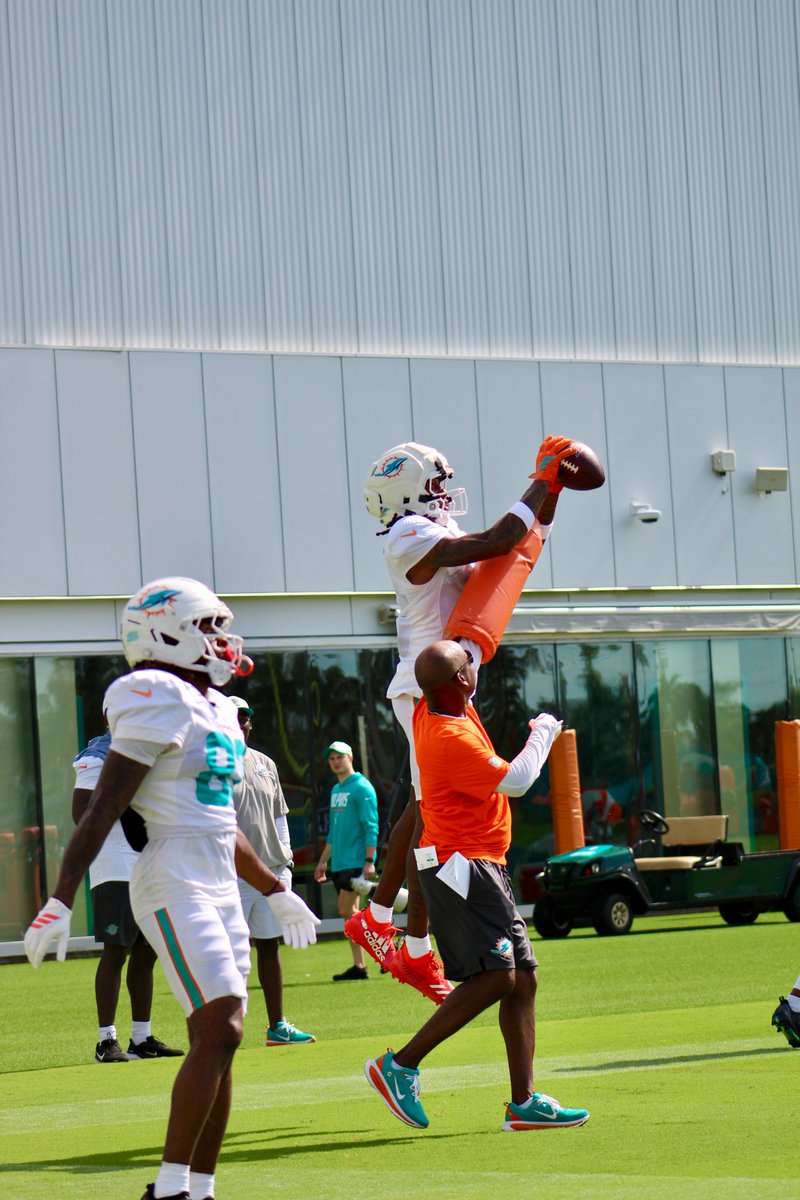 Marcel_LJ's tweet photo. Dolphins wide receivers worked on contested jump balls today, here are a few shots from Tuesday's practice https://t.co/lybGgTVlIi