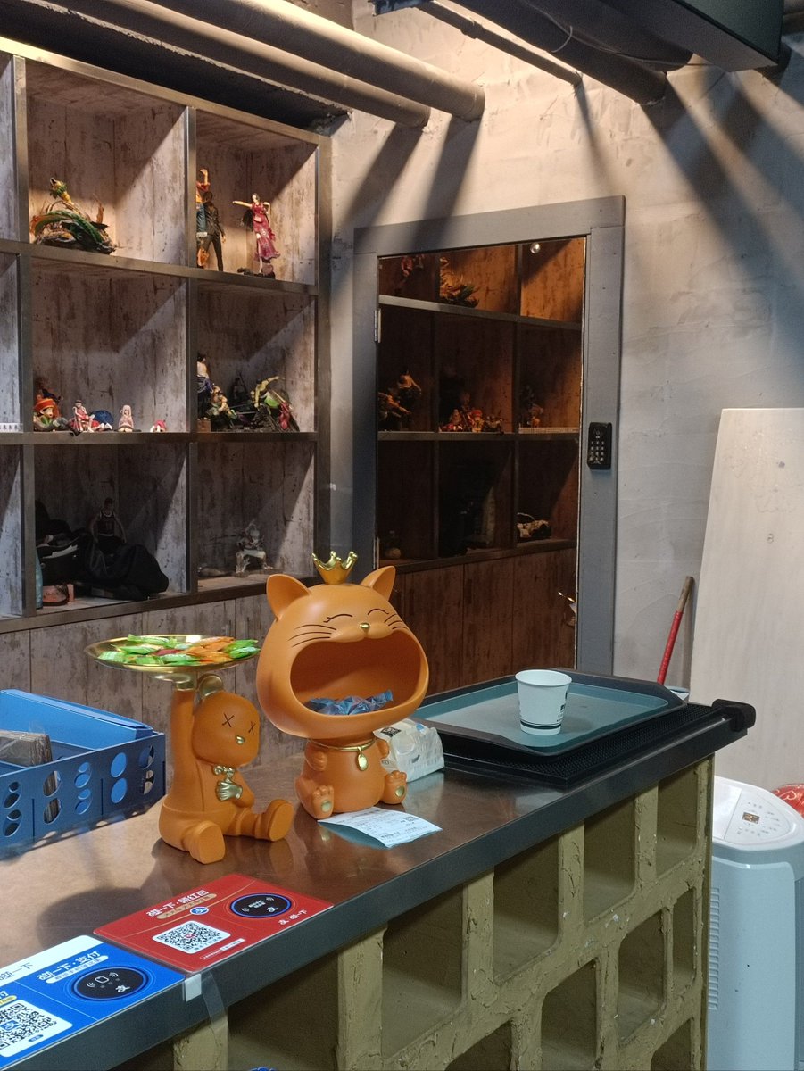 alexvnello's tweet photo. Just beat the haunted attic escape room with 10 seconds left! Hidden notes, a rusty key and a sneaky puzzle = pure chaos (in the best way)  #EscapeRoomWin， https://t.co/G0LW9q0P4M