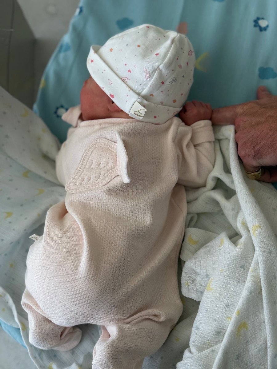 RoyalFamily's tweet photo. 🎉🍼 Her Royal Highness Princess Eugenie and Mr Jack Brooksbank are delighted to announce the safe arrival of their daughter, born on Monday, 3rd August 2026, at 6.20pm, at a hospital in Lisbon, Portugal.

The baby was born weighing 6 pounds 9 ounces. 

Their Majesties The King and Queen and other members of The Royal Family were delighted to be informed of the news.

📸 Jack Brooksbank