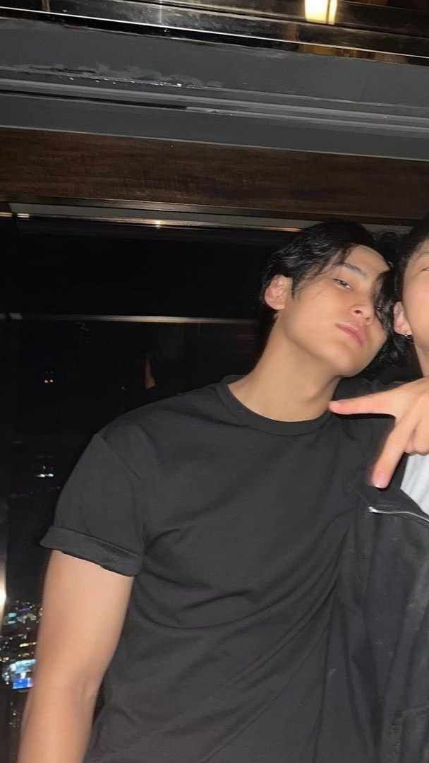 itsyeyiu's tweet photo. ww gengster centyl, caper ke geng motor kampung tp yg di caperin stecu

"geulis mah geulis, ngan meni dempul euy"

"dempul? blush on, sayang" https://t.co/VZo9qTikSu