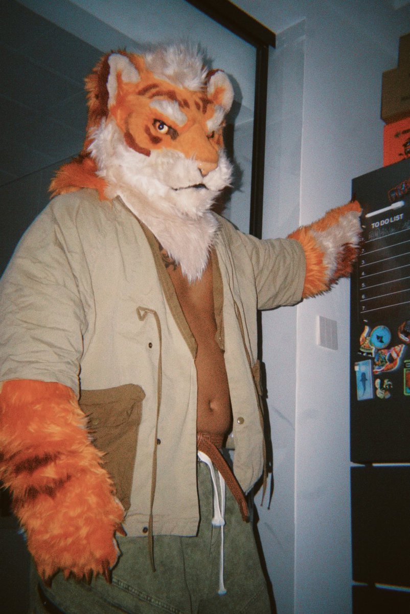TigerHRMS's tweet photo. 虎虎有个好主意 #furry #fursuit https://t.co/CDPyZ6PA0l