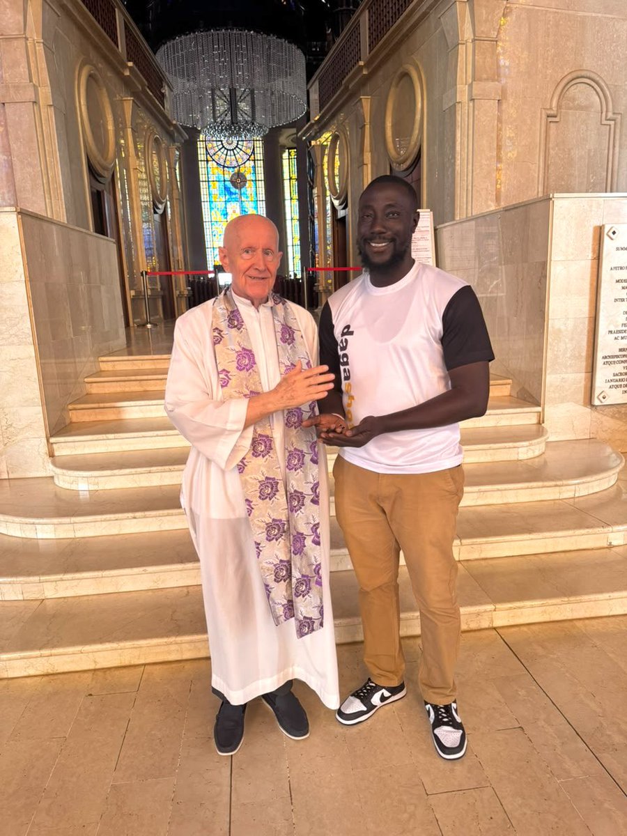 DagaShotz's tweet photo. Away from work, took a quick tour of the Basilica of Our Lady of Peace of Yamoussoukro. ❤️

#DagashotzinIvoryCoast | #DagashotzxWAFUBU20 https://t.co/xBSytwSQod