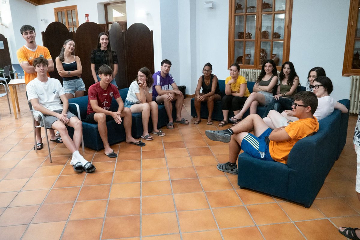 juventudclm's tweet photo. ✅ Éxito del programa #VeranoJoven del @gobjccm con el 100% de las plazas cubiertas.

🏕️ Más de 1.200 plazas de ocio y tiempo libre
🫱🏼‍🫲🏽 95 plazas de voluntariado
🌍 Experiencias de formación, convivencia e intercambio

🔗 https://t.co/vvUkMNcvzq

#JuventudCLM https://t.co/TkelVJUM9V
