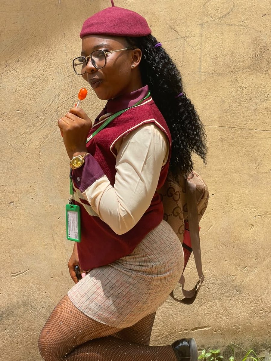 MrDimple_247's tweet photo. This girl back side went back to school 
@i_dey_mkd 
#JOSTUMFYBWEEK
#Back2School https://t.co/40mHEfhCR8