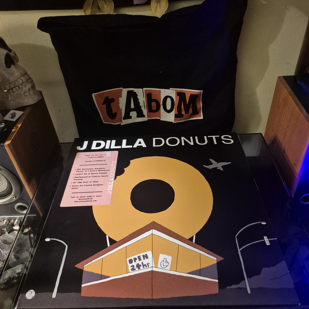 beyondbinary91's tweet photo. #NowSpinning: Donuts (20th Anniversary Audiophile Edition) by JDilla
Beats:
Waves
Light It
The New
Stop!
People
#Donuts #JayDee #JDillaDonuts #JDilla #StonesThrow #20thAnnivesaryEdition #AudiophileEdition #VinylCollector #OnMyTurntable #VinylEnthusiast #VinylCollection #VinylCommunity