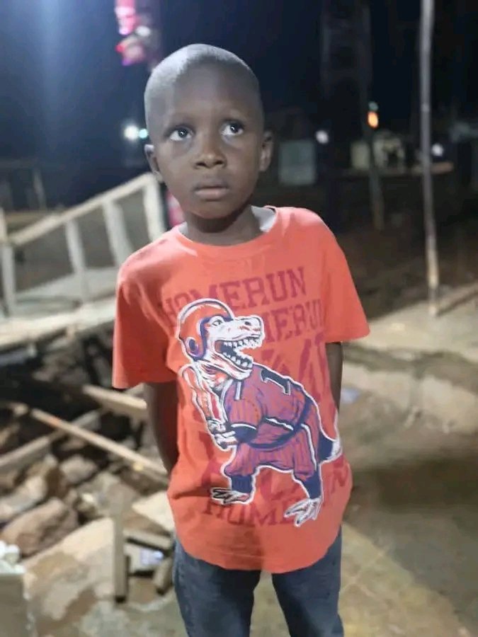 MujahidSSaad's tweet photo. URGENT!

This young boy was found in Maraban Jos. He said he lives on Karaye Road and that his father's name is Muazu, who works with the Federal Road Safety Corps (FRSC).

Please share this message so it can reach his family.

If you have any information that may help reunite him with his parents, please contact Malam Tukur in Maraban Jos at 08036862410.