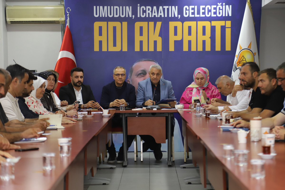 AkEsenyurt's tweet photo. İlçe Başkanımız Sayın Togay Çoban’ın başkanlığında, Sorumlu İl Koordinatörümüz Sayın Faruk Özdemir’in katılımlarıyla haftalık olağan Yürütme ve Yönetim Kurulu Toplantımızı gerçekleştirdik. https://t.co/chZkPOkMyo