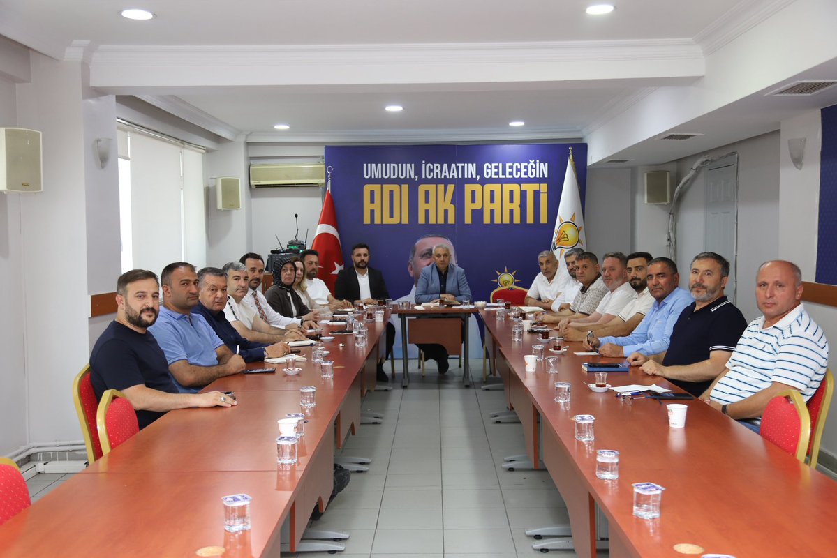 AkEsenyurt's tweet photo. İlçe Başkanımız Sayın Togay Çoban’ın başkanlığında, Sorumlu İl Koordinatörümüz Sayın Faruk Özdemir’in katılımlarıyla haftalık olağan Yürütme ve Yönetim Kurulu Toplantımızı gerçekleştirdik. https://t.co/chZkPOkMyo