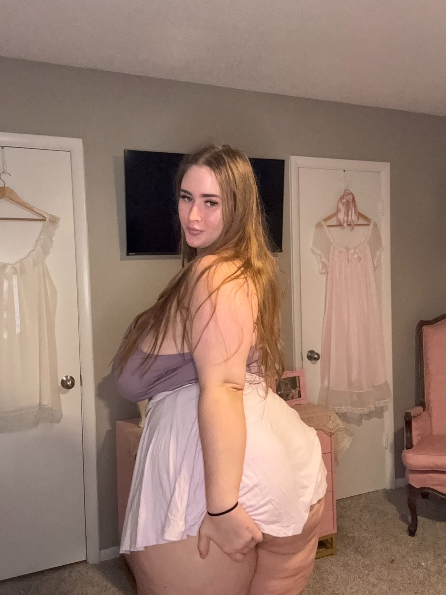 scarlettrose34e's tweet photo. Happy Tuesday! 🤍 https://t.co/LFqgr2vcO4