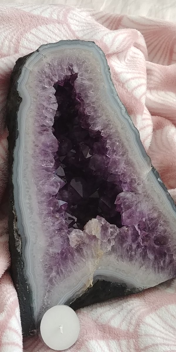 Simspice1's tweet photo. Any rock lovers out there interested in an #amethyst #geode ?? 
I can deliver it in Southern Ontario. If farther the shipping would be a lot but can be done np. I should weigh it.. prob 20 lbs or so. Been trying to sell it for a while, downsizing.
#geology #crystals https://t.co/oIjRB4bNVq
