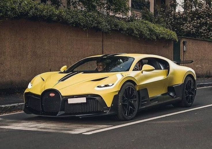 200redbig's tweet photo. Iconic horseshoe grille, aggressive aero, and dark wheels ready to unleash absolute W16 fury. ⚡️ https://t.co/g9e8XLapOV