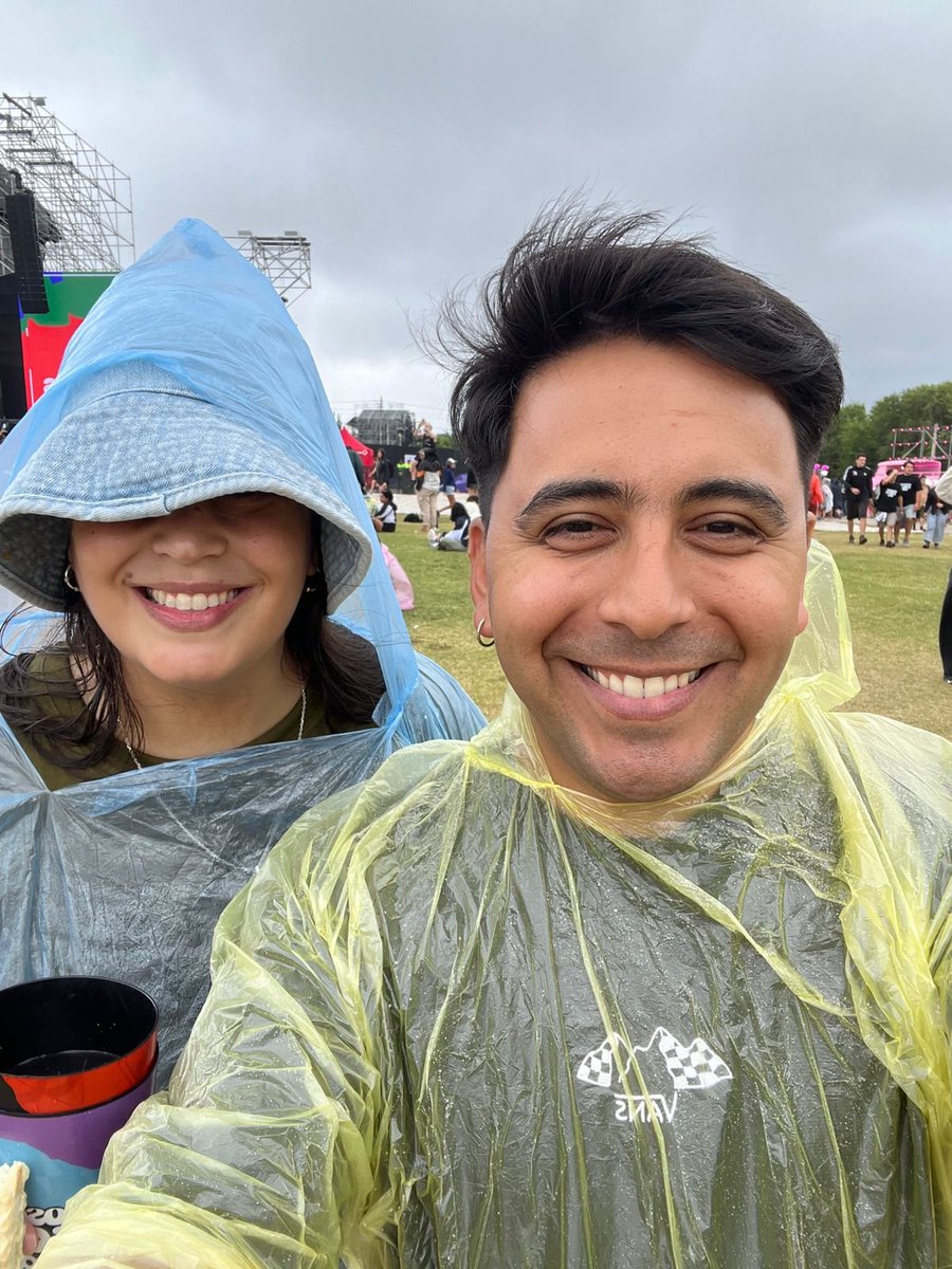 92_nadiaramirez's tweet photo. @Cosquin_Rock Con @lucasc_91  queremos estar en #CR27 https://t.co/6ZTymMpooR