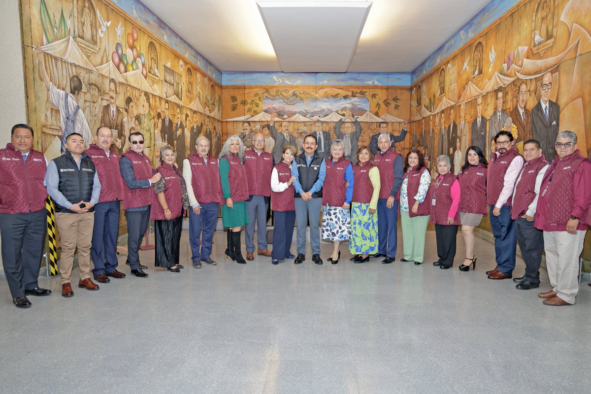 secti_edomex's tweet photo. 🖊️El Srio. Miguel Ángel Hernández Espejel se reunió esta mañana con las y los subdirectores regionales de @SEB_Edomex para fortalecer el trabajo conjunto, compartir avances e impulsar acciones en beneficio de las comunidades de aprendizaje rumbo al ciclo escolar 2026-2027. 🏫 https://t.co/nYWDffFeOf