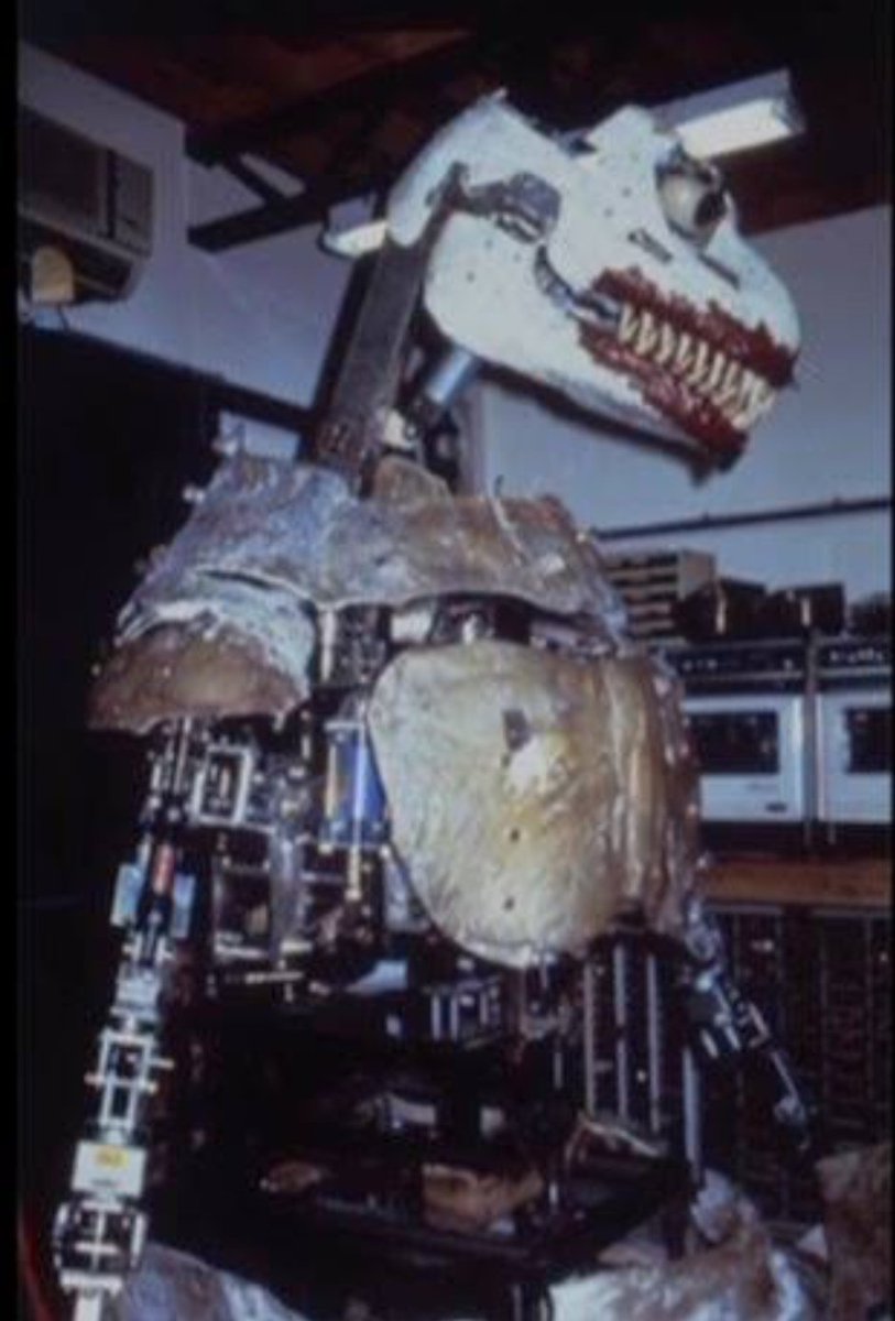 Kaiju_Freak_v2's tweet photo. Still surprised no one has made an analog horror series about this thing yet https://t.co/msrkJ8cp7x