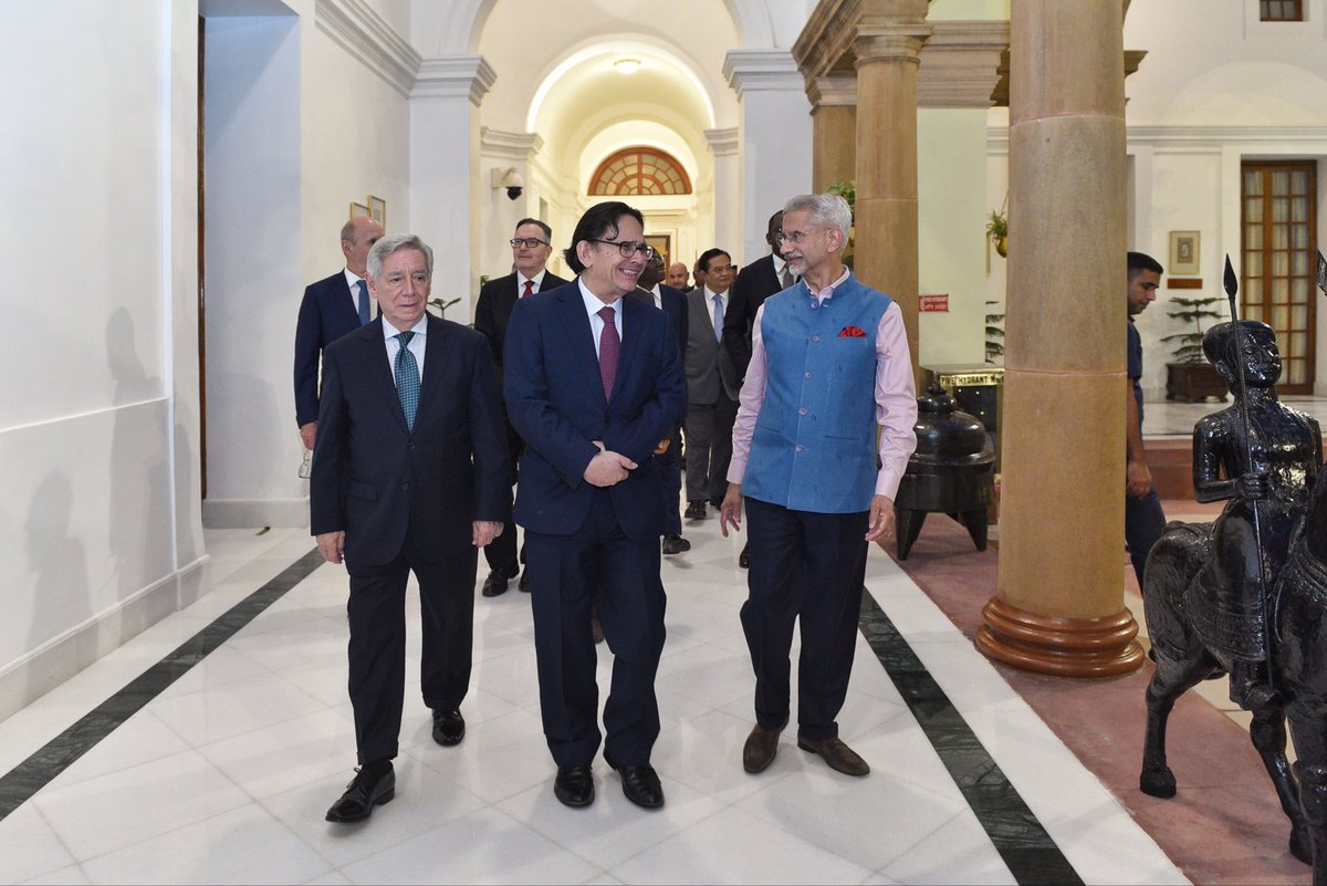 DrSJaishankar's tweet photo. Delighted to interact with Permanent Representatives @UN from 17 countries, visiting India on a study tour. 

As the global order transforms, reformed multilateralism reflecting the aspirations of the Global South is the need of the hour. 

Our discussions also touched upon technology, maritime safety, peacekeeping, development partnership and disaster response. 

Wish them a pleasant stay in India.