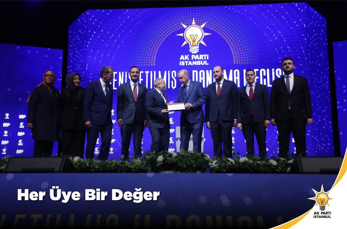 YusufogluAdnan's tweet photo. AK Parti’de üyelik yalnızca bir kayıt değildir. Her Üye Bir Değer demek, bu kutlu yürüyüşe yüreğini ve emeğini katmak demektir. https://t.co/sNDHHsJtLR