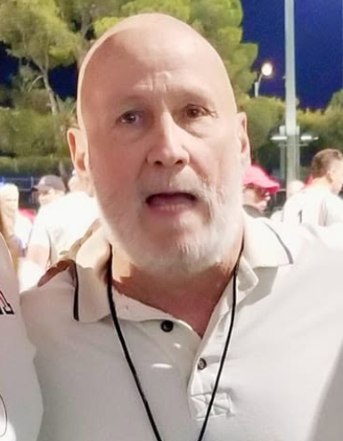 JavierJMorales's tweet photo. Highly revered former Arizona quarterback, assistant coach, recruiting coordinator and director of operations Marc Lunsford -- called "Coach Luns" by his players -- has passed away. He accumulated countless friends and admiring Wildcats from his time at Arizona from 1974 as a player under Jim Young to 2000 as the director of operations under Dick Tomey. RIP, Coach Luns.

Story:  https://t.co/6uLuyvE1Lv 
---