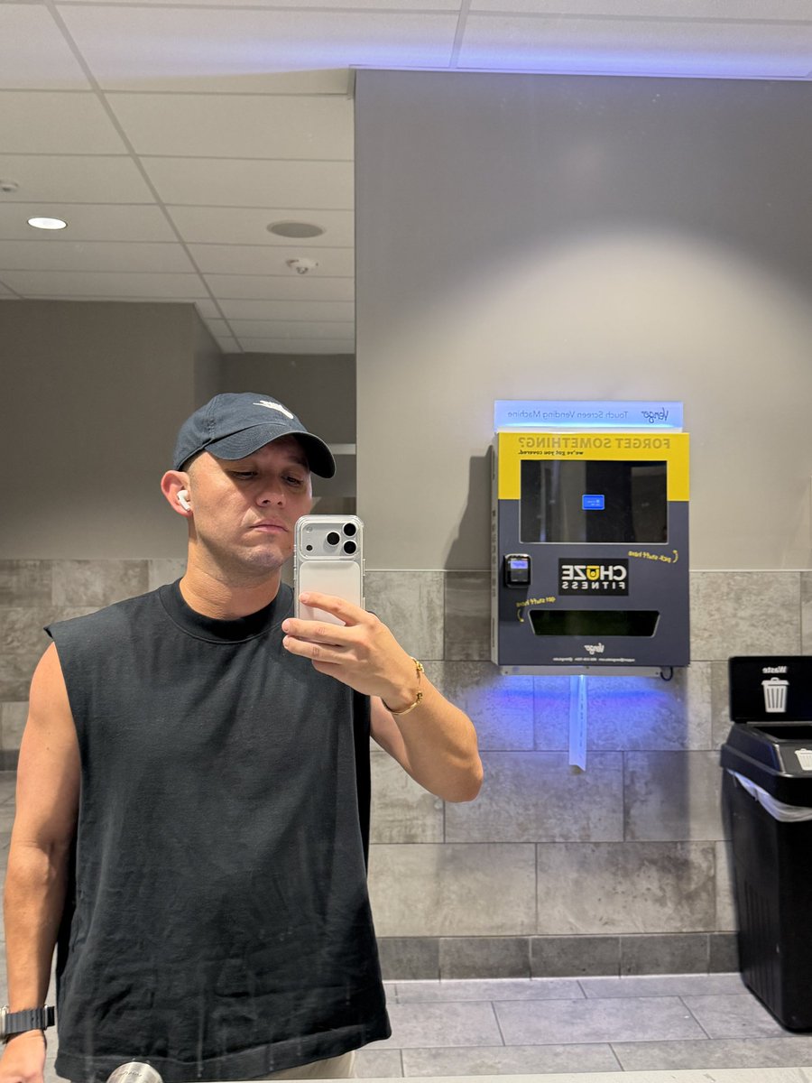 JULIAN_MICHAEL's tweet photo. 🖤 https://t.co/6xDIb9PO9M