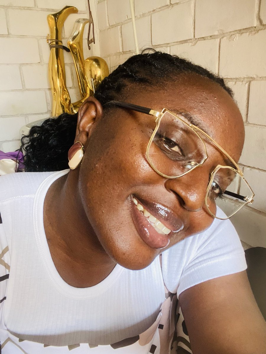 iam_memora's tweet photo. Selfie break In between making a few dresses at the shop today.

#Tailor #Oriadé https://t.co/oHcyYEYTBg
