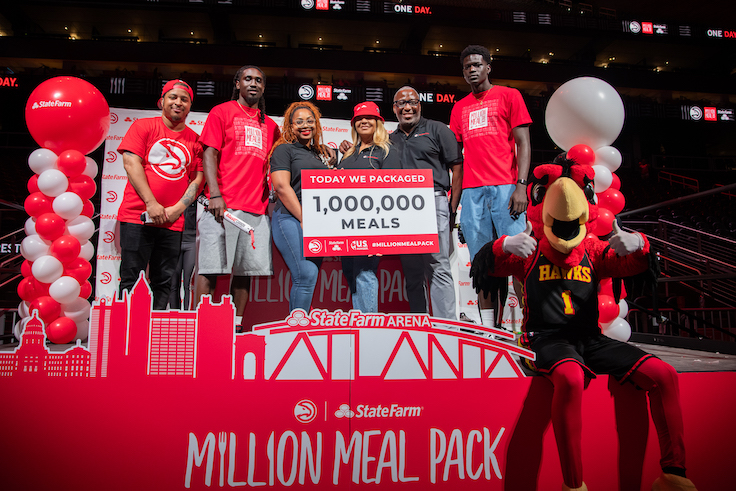 GAFollowers's tweet photo. The Atlanta Hawks and State Farm are looking for more than 5,000 volunteers to help pack one million meals for metro Atlanta families. 

The annual event returns to State Farm Arena on September 26 to help fight food insecurity across the region. https://t.co/6tq1U5kf7P