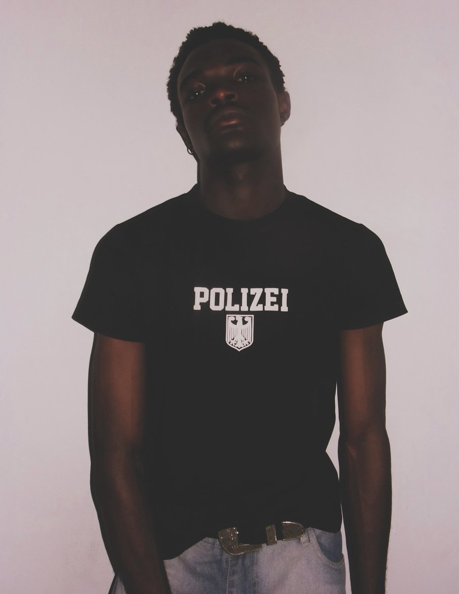 mid3hpixel_'s tweet photo. Men no suppose ugly pass this! https://t.co/GzWLegacz4