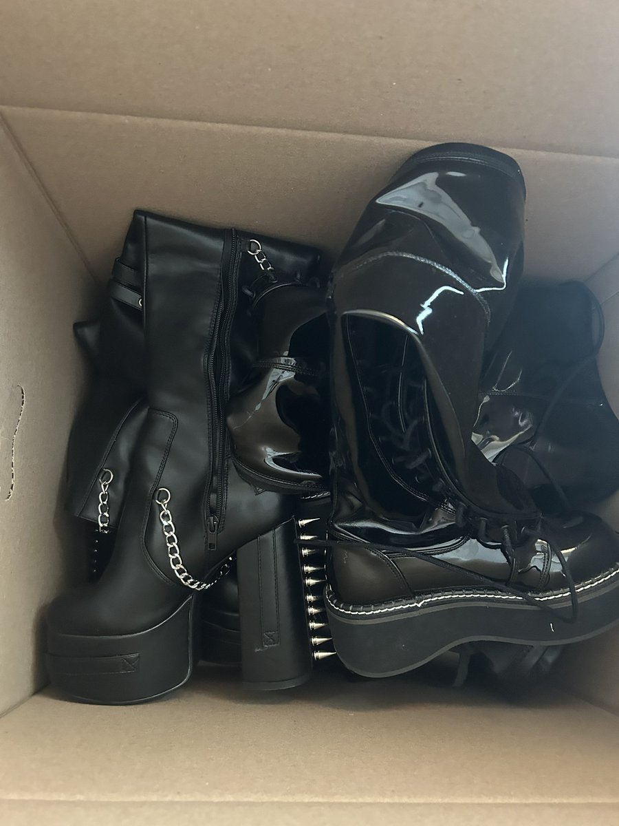 greedyevie's tweet photo. a box full of boots yum yum https://t.co/TCb5P5qZHL