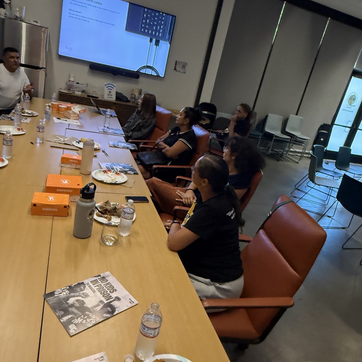 CURYJ's tweet photo. The CURYJ Monthly Mixer! Come build with us, get involved, be the change you want to see in Oakland #ittakescuryj

#fruitvale #dreambeyondbars #oakland #curyj https://t.co/Rg9LE8MEoN