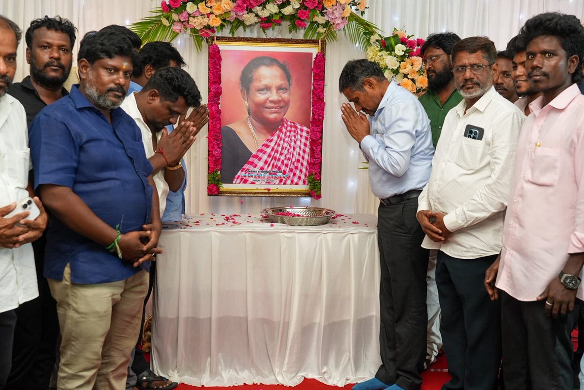 VanniTamizhVCK's tweet photo. ஆகத்து 5 - அக்கா என்னும் அம்மா பானுமதி அவர்களின் 6ஆம் ஆண்டு நினைவு நாளை முன்னிட்டு விடுதலைச் சிறுத்தைகள் கட்சியின் தலைமையகமான அம்பேத்கர் திடலில் ஒருங்கிணைக்கப்பட்டிருந்த நினைவேந்தல் நிகழ்வில் தோழர்களுடன் இணைந்து அக்கா பானுமதி அவர்களின் படத்திற்கு மலர்தூவி, வீரவணக்கம் செலுத்தினோம்.

@thirumaofficial