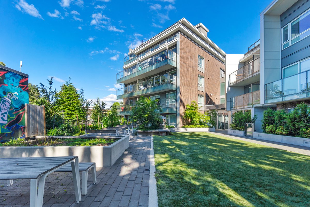 CresseyGroup's tweet photo. Located at 18th &amp; Commercial, Conrad is accepting applications, with a limited number of studio &amp; 2-bed homes available.

Conrad gives you everything you need in a rental community with the Commercial Drive neighbourhood right outside your front door: https://t.co/OcZrOEw9AS https://t.co/MQn0y0h6Af