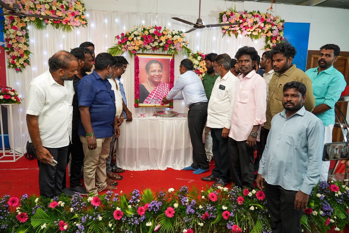 VanniTamizhVCK's tweet photo. ஆகத்து 5 - அக்கா என்னும் அம்மா பானுமதி அவர்களின் 6ஆம் ஆண்டு நினைவு நாளை முன்னிட்டு விடுதலைச் சிறுத்தைகள் கட்சியின் தலைமையகமான அம்பேத்கர் திடலில் ஒருங்கிணைக்கப்பட்டிருந்த நினைவேந்தல் நிகழ்வில் தோழர்களுடன் இணைந்து அக்கா பானுமதி அவர்களின் படத்திற்கு மலர்தூவி, வீரவணக்கம் செலுத்தினோம்.

@thirumaofficial