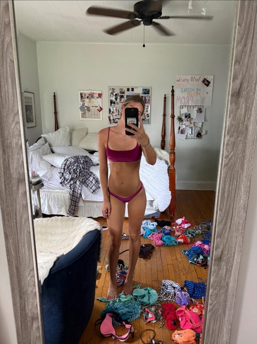 DepopBopzz's tweet photo. Shes trying to sell clothes 🙄
And you losers are gooning 🖕
You're a pathetic pervert 🤭 https://t.co/pheeY1rSuw