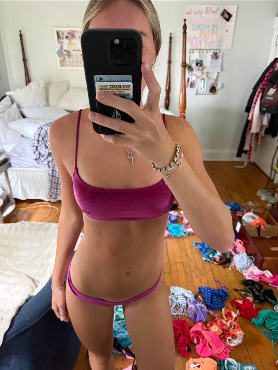 DepopBopzz's tweet photo. Shes trying to sell clothes 🙄
And you losers are gooning 🖕
You're a pathetic pervert 🤭 https://t.co/pheeY1rSuw