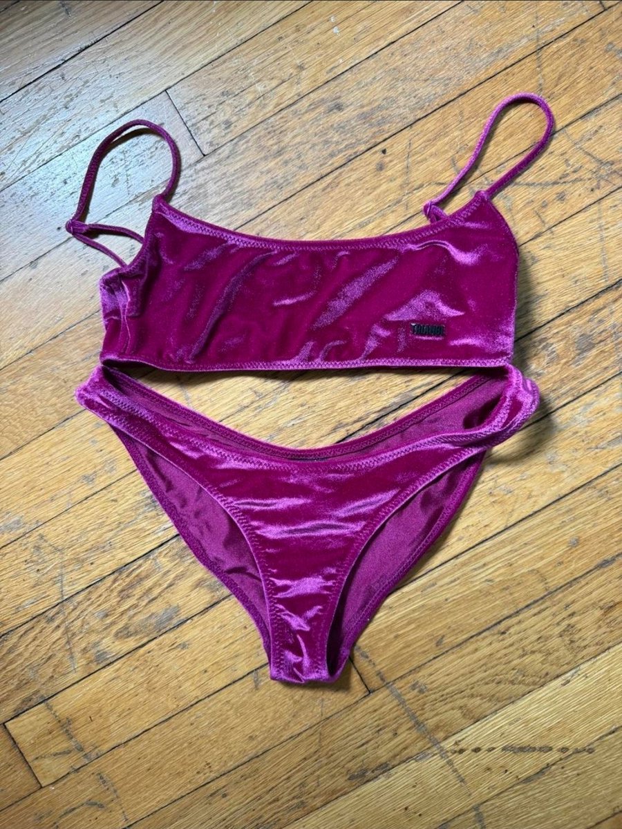DepopBopzz's tweet photo. Shes trying to sell clothes 🙄
And you losers are gooning 🖕
You're a pathetic pervert 🤭 https://t.co/pheeY1rSuw