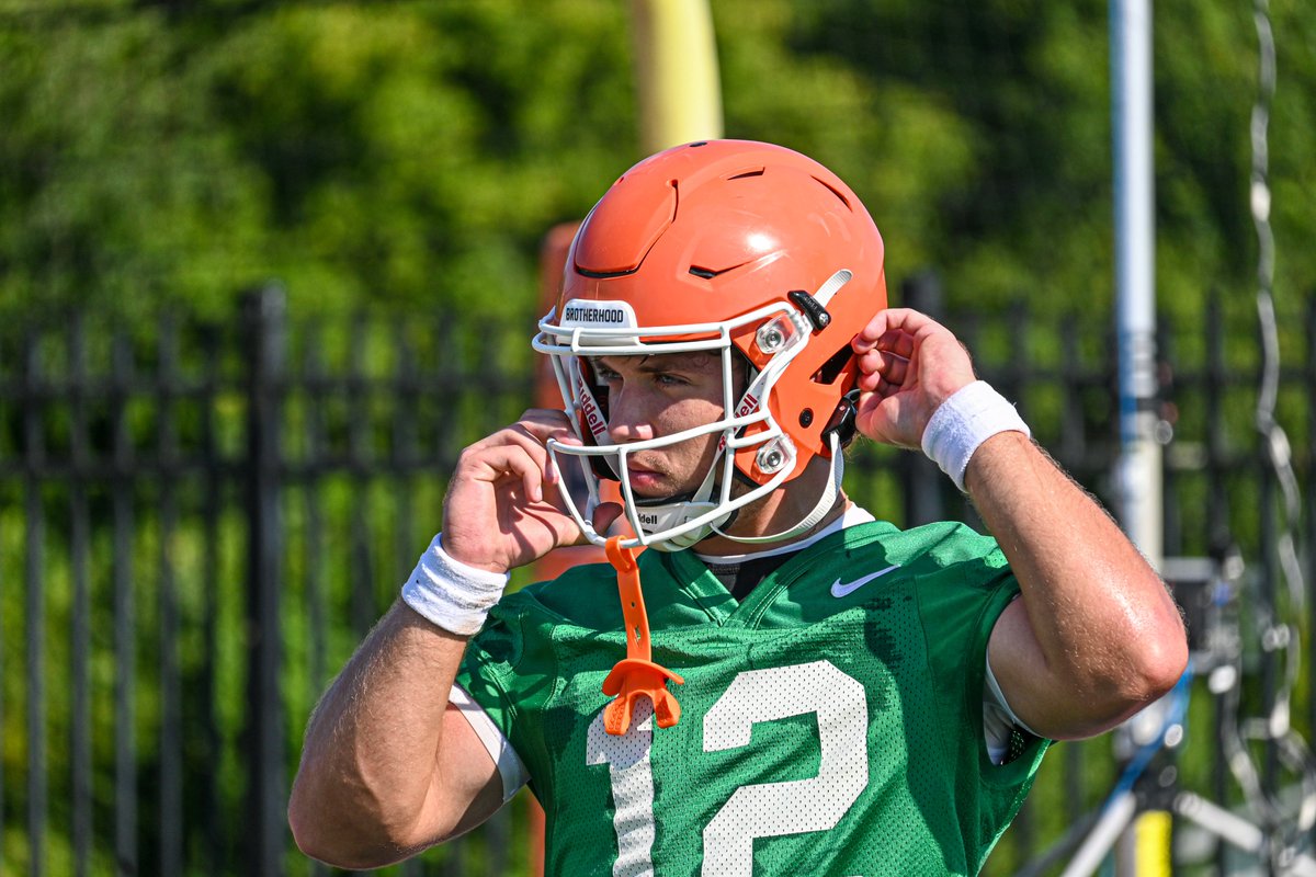 CN_Eagles's tweet photo. 👀Practice#️⃣2️⃣

📸 https://t.co/CB2S4wU5Zs

@cnfootball x #TalonsUp x #Brotherhood https://t.co/AU3fePryix