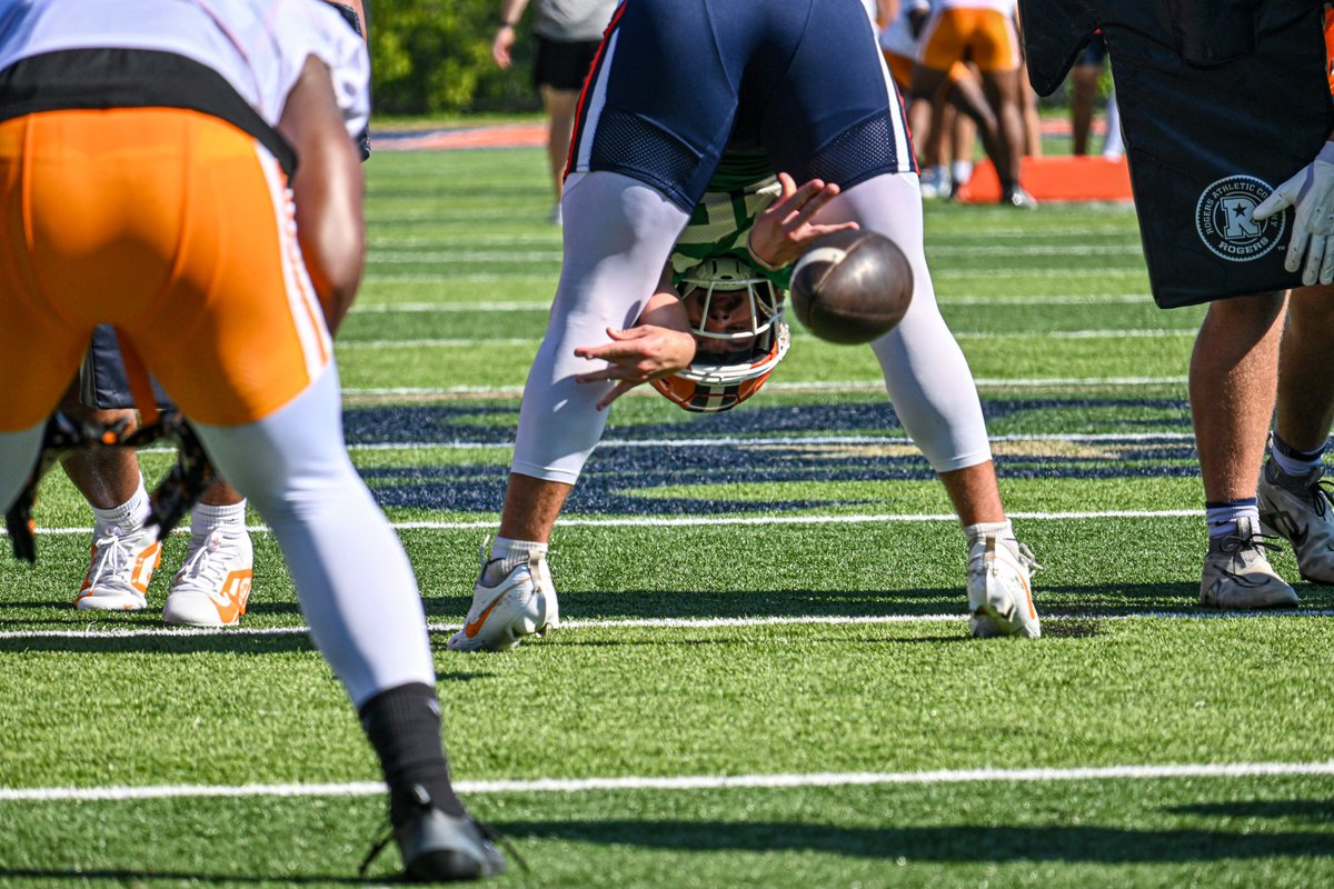 CN_Eagles's tweet photo. 👀Practice#️⃣2️⃣

📸 https://t.co/CB2S4wU5Zs

@cnfootball x #TalonsUp x #Brotherhood https://t.co/AU3fePryix